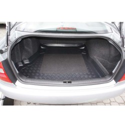 Πατάκι για πορτ - μπαγκάζ για Audi A4 (1995-2001) - Sedan - with reclinig back seat (back seat mong) without CD changer / Naviga