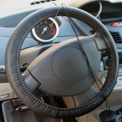 CarCommerce - ΡΑΦΤΟ ΚΑΛΥΜΜΑ ΤΙΜΟΝΙΟΥ STANDARD 39-41 cm (ΜΑΥΡΟ/ΜΑΥΡΕΣ ΡΑΦΕΣ/ΔΕΡΜΑΤΙΝΗ) - 1 τεμ. (61381-CC)