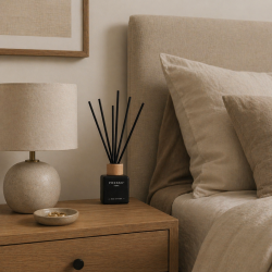 Fresso - Αρωματικό Χώρου με Στικ Amora 100 ml Premium Home Reed Diffuser με FlowScent, Μαύρο Γυάλινο Μπουκάλι και Μαύρα Στικ από